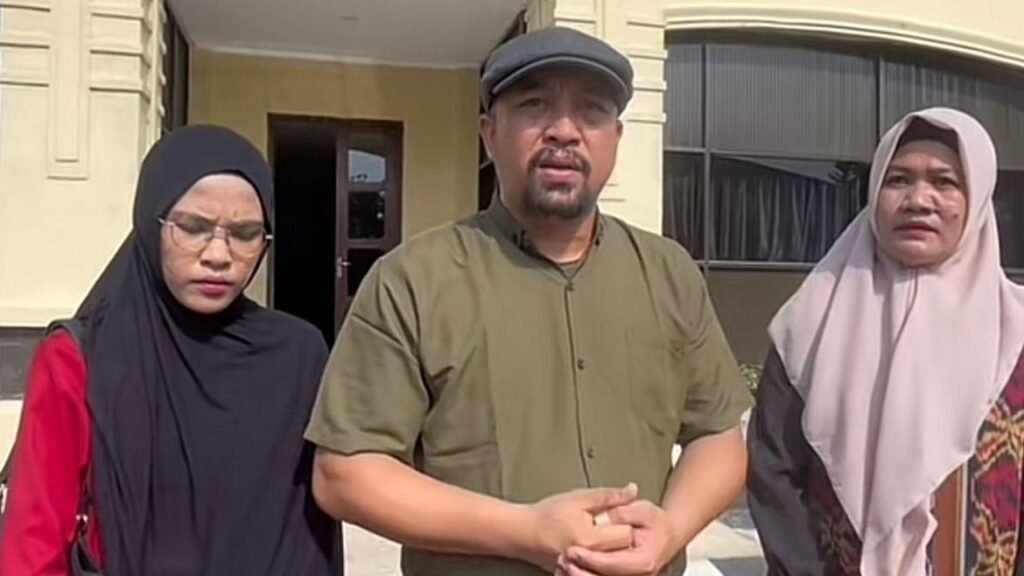 Wendy, kuasa hukum oknum polisi penganiaya pacar di Kota Kendari saat memberikan keterangan resmi terkait sanksi MKEP.