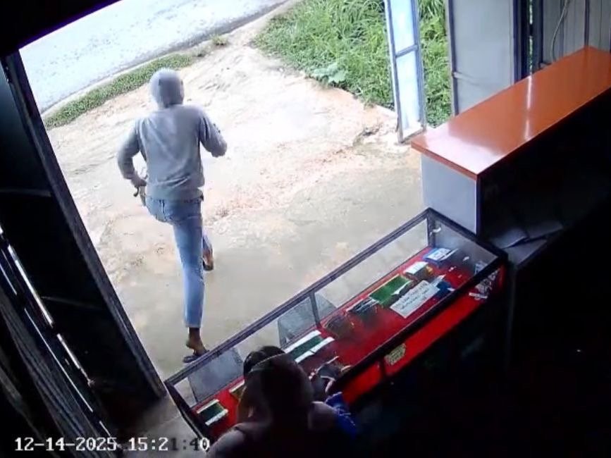 Pegawai Jasa Transfer di Konsel Ditodong Sajam, Tas Berisi Make Up Digasak Pegawai Jasa Transfer di Konsel Ditodong Sajam, Tas Berisi Make Up Digasak