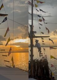 Kapal Pinisi Kendari Meambo Tawarkan Sensasi Wisata Bahari Sambil Menyaksikan Senja