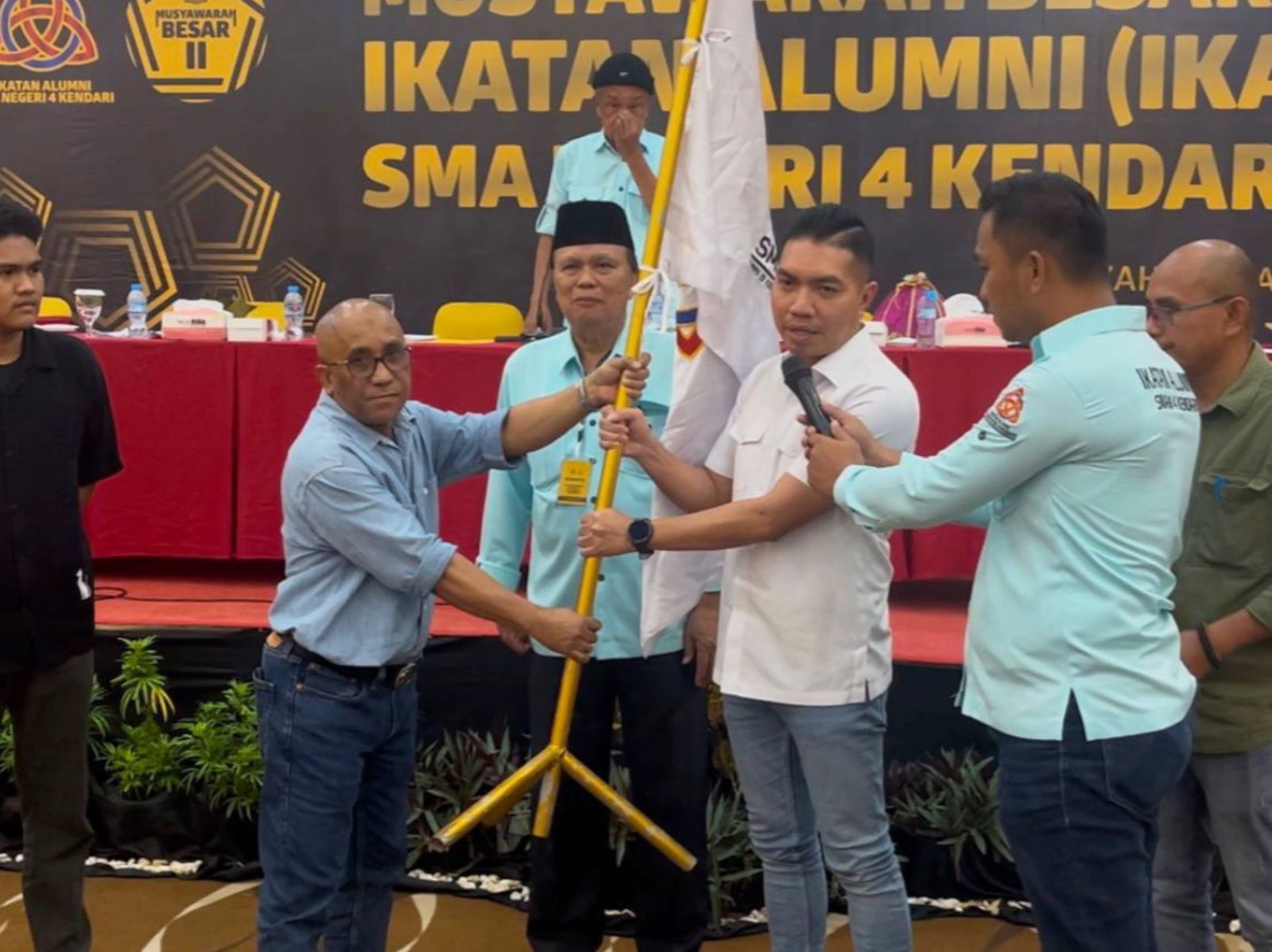 Andri Permana Terpilih Aklamasi Nakhodai Ikatan Alumni SMAN 4 Kendari Andri Permana Terpilih Aklamasi Nakhodai Ikatan Alumni SMAN 4 Kendari