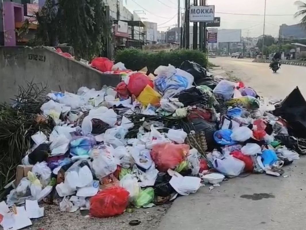 Sampah Diduga Tak Diangkut Sejak Malam Tahun Baru di Anduonohu Kendari, Timbulkan Bau Tak Sedap Sampah Diduga Tak Diangkut Sejak Malam Tahun Baru di Anduonohu Kendari, Timbulkan Bau Tak Sedap