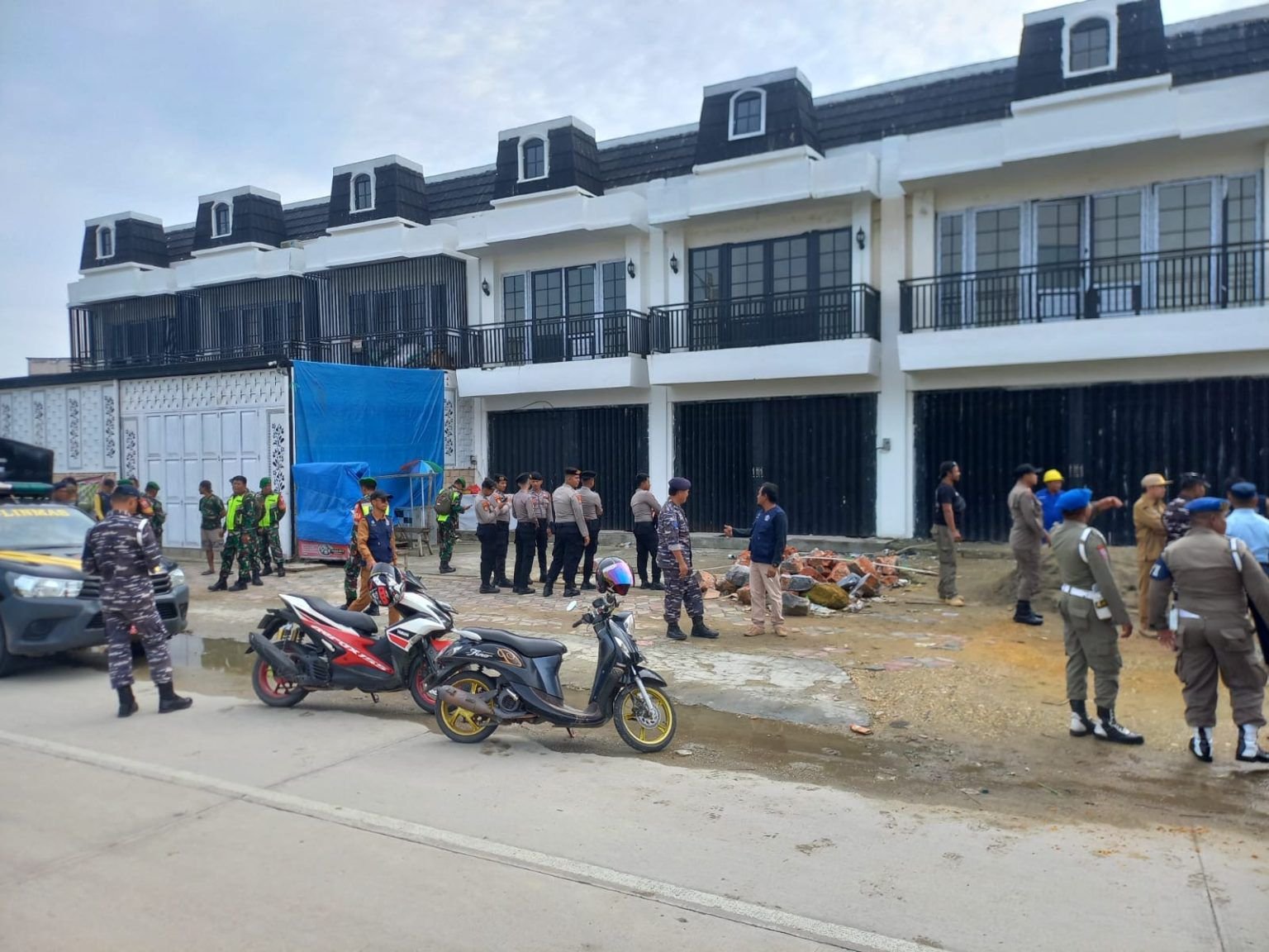 Disebut Langgar Tata Ruang, Pemkot Putus Aliran Listrik Sejumlah Bangunan di Kendari Disebut Langgar Tata Ruang, Pemkot Putus Aliran Listrik Sejumlah Bangunan di Kendari