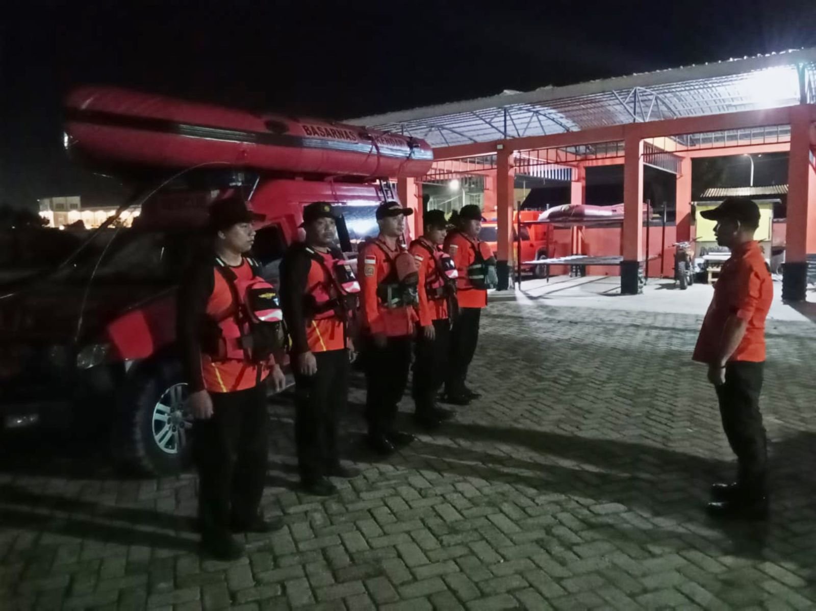 3 Anak Hanyut saat Mancing di Perairan Oneeha Kolaka, Tim SAR Lakukan Pencarian 3 Anak Hanyut saat Mancing di Perairan Oneeha Kolaka, Tim SAR Lakukan Pencarian