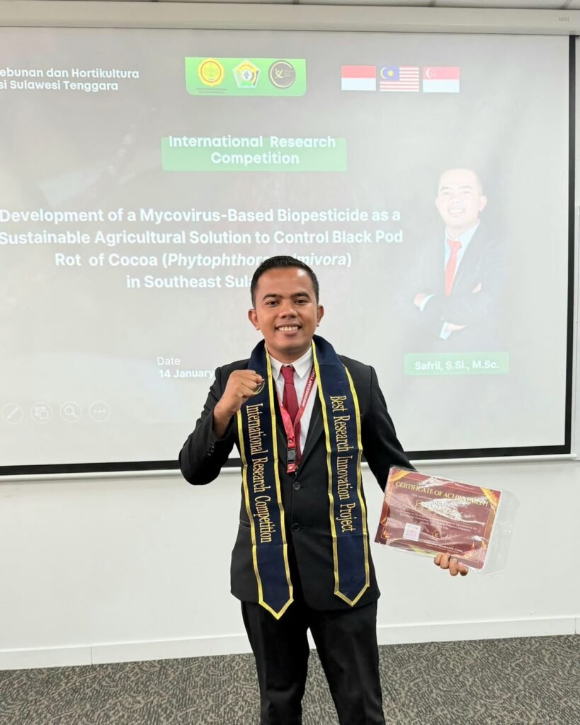 ASN di Disbunhorti Sultra, Safril yang meraih penghargaan Best Research Innovation Project pada ajang International Volunteering and Youth Fellowship (IVYF) Chapter Malaysia-Singapore.
