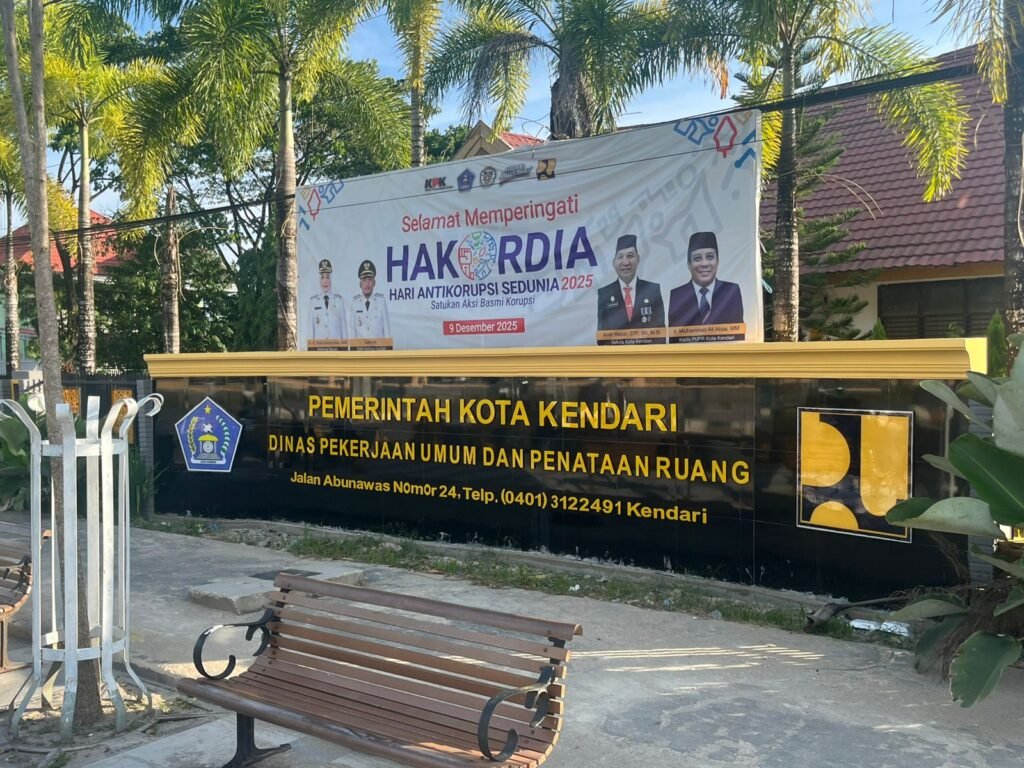 Kantor Dinas Pekerjaan Umum dan Penataan Ruang (PUPR) Kota Kendari.