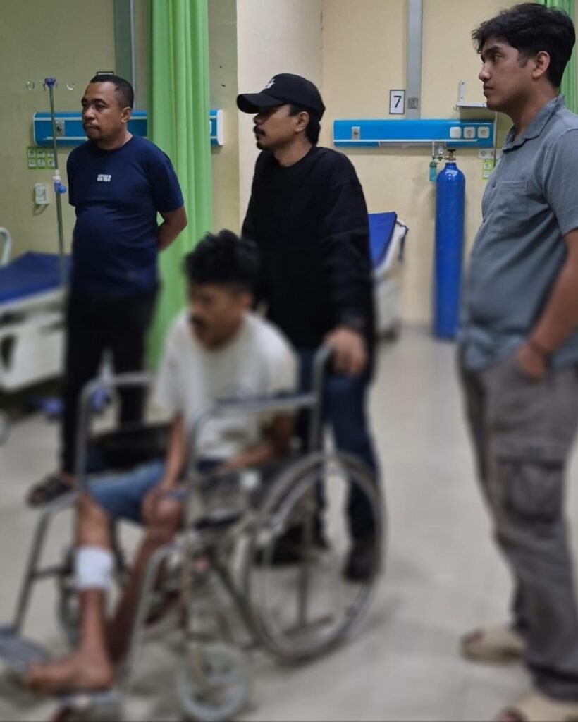 Pembobol rumah warga berinisial AL yang dilumpuhkan dengan timah panas saat dibawa ke Rumah Sakit Bhayangkara Kendari.