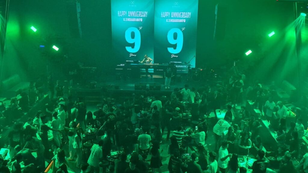 DJ cantik Ayudia Putri saat tampil penuh energik di Exodus Kendari.