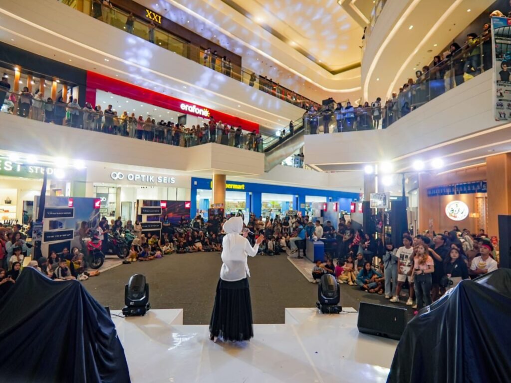 Situasi keramaian The Park Mall, Kota Kendari, Sulawesi Tenggara (Sultra) saat peluncuran All New Honda Vario 125 melalui Regional Publik Launching (RPL).