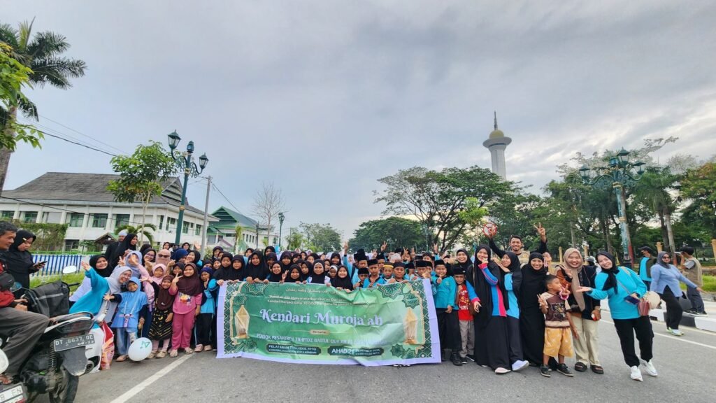 Sejumlah santri Pondok Pesantren Baitul Qur’an Al Askar Kendari yang mengikuti Kendari Murajaah di kawasan Eks MTQ, Kota Kendari, Sulawesi Tenggara (Sultra).