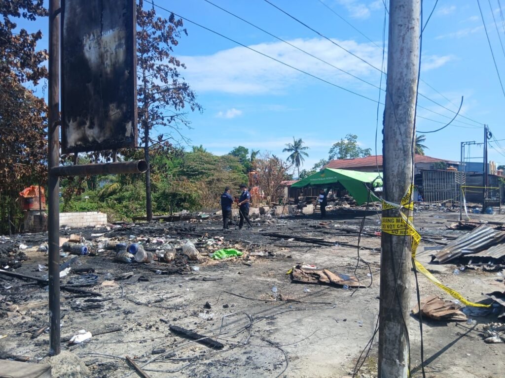 Polresta Kendari bersama Tim Laboratorium Forensik (Labfor) Polda Sulawesi Selatan (Sulsel) melakukan olah tempat kejadian perkara (TKP) kebakaran di kawasan Jalan Bunggasi, Kelurahan Anduonohu, Kecamatan Poasia, Kota Kendari.
