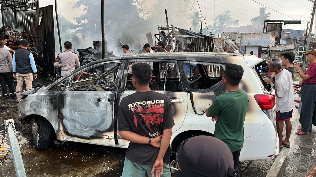 Kebakaran Hanguskan 15 Kios di Anduonohu, Kendari Kebakaran Hanguskan 15 Kios di Anduonohu, Kendari