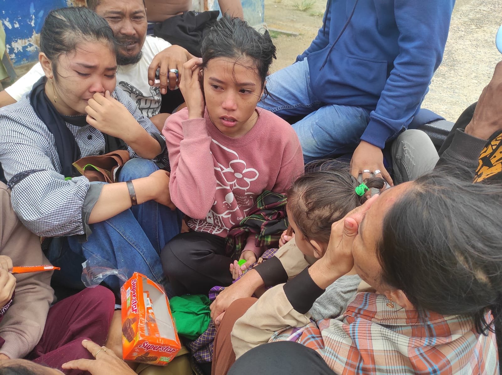 Seluruh Penumpang dan ABK KM Cahaya Intan Selebes Tujuan Bombana Selamat Seluruh Penumpang dan ABK KM Cahaya Intan Selebes Tujuan Bombana Selamat