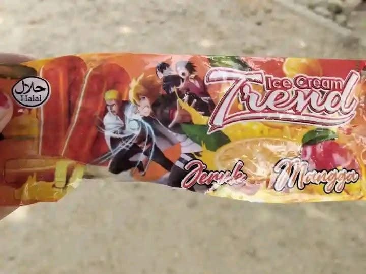 Kemasan es krim rasa jeruk mangga yang diduga menjadi penyebab keracunan massal siswa SDN 1 Landono, Kabupaten Konawe Selatan.