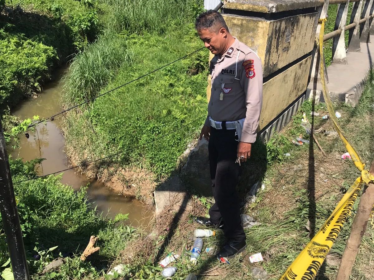 Pria yang Ditemukan Tewas di Lepolepo Kendari Dipastikan Akibat Kecelakaan Tunggal Pria yang Ditemukan Tewas di Lepolepo Kendari Dipastikan Akibat Kecelakaan Tunggal