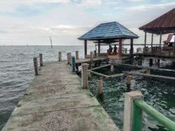 Memudar di Tanah Bajo Mola Wakatobi, Nasib Jembatan Pelangi Tak Lagi Berwarna