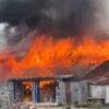 Rumah di Lawata Kendari Terbakar Hebat, Damkarmat Diterjunkan Lakukan Pemadaman