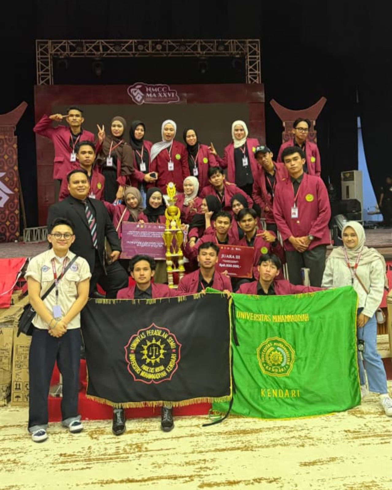 FH UM Kendari Raih Juara III NMCC ALSA Piala Mahkamah Agung di Makassar FH UM Kendari Raih Juara III NMCC ALSA Piala Mahkamah Agung di Makassar