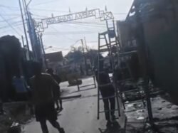 Wanita Kendari Ngamuk karena Diduga Kiosnya Dibongkar Sepihak oleh Warga dan Ketua RW