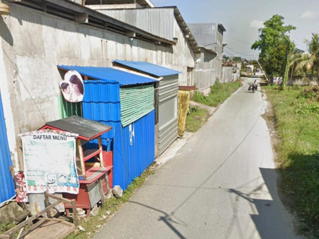 Kios milik seorang perempuan Hasmina Manante (59) sebelum dibongkar di Jalan Konasara, Kelurahan Bonggeya, Kecamatan Wuawua, Kota Kendari.