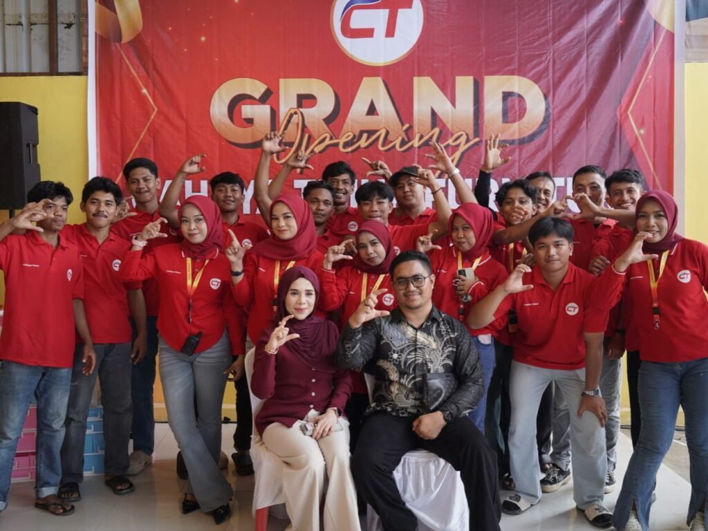 Toko Cahaya Timur Furniture usai melakukan grand opening di Jalan Sapati, Kelurahan Bonggoeya, Kecamatan Wuawua, Kota Kendari.