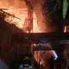 Rumah di Punggolaka Kendari Terbakar, Pemilik Tak Sadar Api Sudah Merembet ke Lantai 2