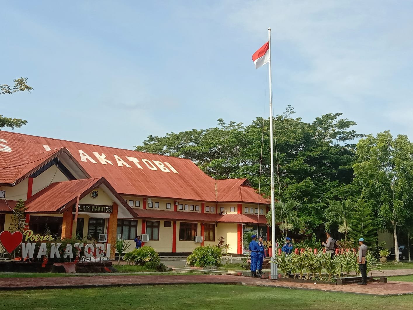 Upacara Kesadaran Nasional, Kapolres Wakatobi Tegaskan Komitmen Pelayanan Masyarakat Upacara Kesadaran Nasional, Kapolres Wakatobi Tegaskan Komitmen Pelayanan Masyarakat