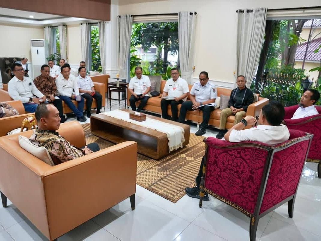 Bahas Status Pulau Kawikawia, Gubernur Sultra dan Sulsel Audiensi Bersama Mendagri Bahas Status Pulau Kawikawia, Gubernur Sultra dan Sulsel Audiensi Bersama Mendagri