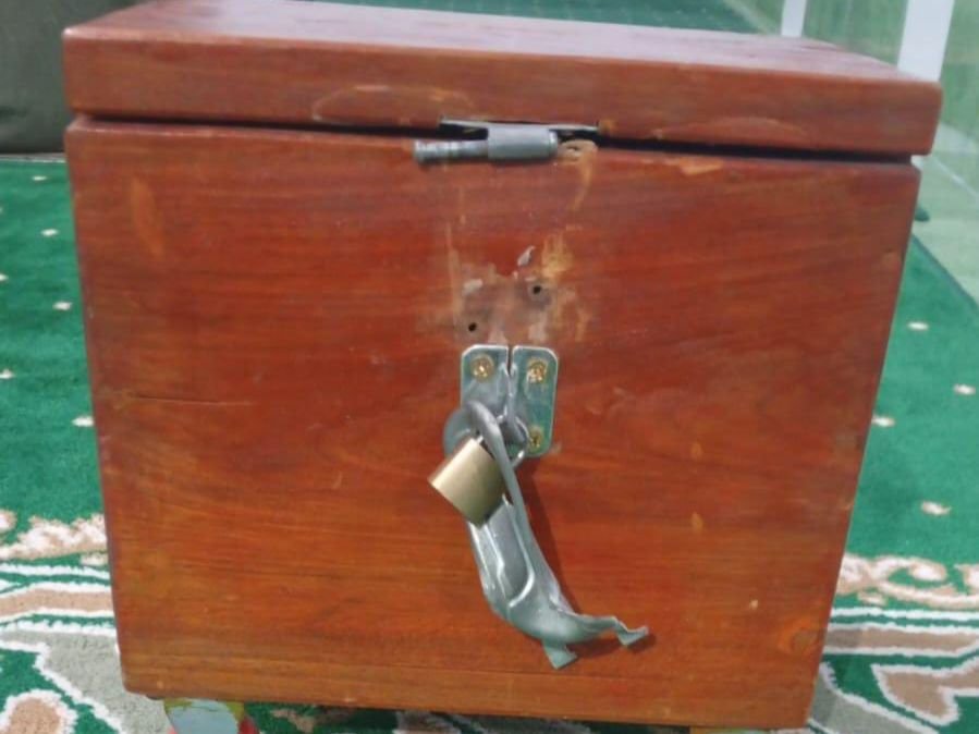 Kondisi kotak amal di Masjid Al Sambo, Jalan Poros Gunung Jati, Kelurahan Jati Mekar, Kecamatan Kendari, Kota Kendari yang dibobol maling.