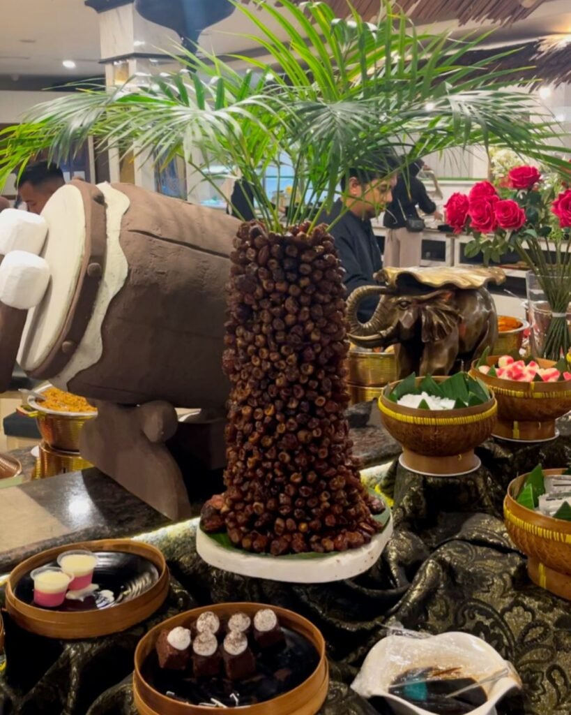 Pohon kurma yang disediakan Hotel PlazaInn Kendari by Horison dalam Paket Iftar Ramadan 2026.