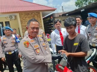 Kapolda Sultra Serahkan 73 Motor Hasil Curian, Warga Kendari Beri Apresiasi
