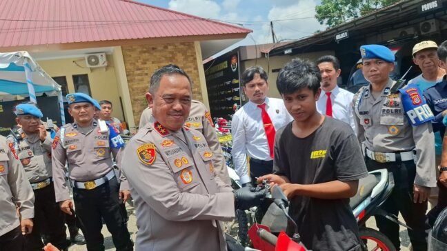 Kapolda Sultra Serahkan 73 Motor Hasil Curian, Warga Kendari Beri Apresiasi