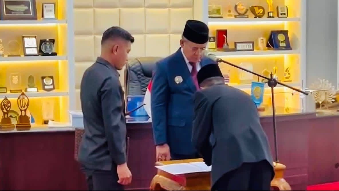 Wali Kota Baubau Lantik La Ode Endang Jadi Direktur Perumda Polima Wali Kota Baubau Lantik La Ode Endang Jadi Direktur Perumda Polima