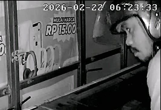 Konter Jasa Transfer Uang di Kendari Disatroni Maling, Pelaku Pria Terekam CCTV Konter Jasa Transfer Uang di Kendari Disatroni Maling, Pelaku Pria Terekam CCTV