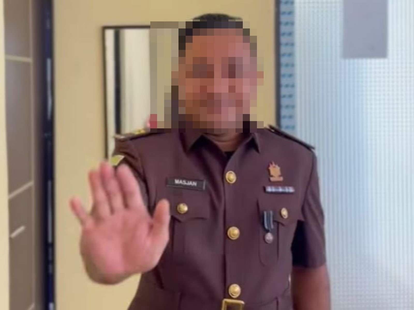 Babak Baru Kasus Jemaah Umrah Telantar di Madinah, Pegawai Tata Usaha Kejari Konawe Dipolisikan Babak Baru Kasus Jemaah Umrah Telantar di Madinah, Pegawai Tata Usaha Kejari Konawe Dipolisikan