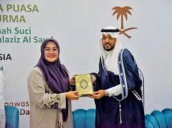 Pemkot Kendari Kembali Terima Al-Qur’an Tinta Emas dari Kedutaan Besar Arab Saudi
