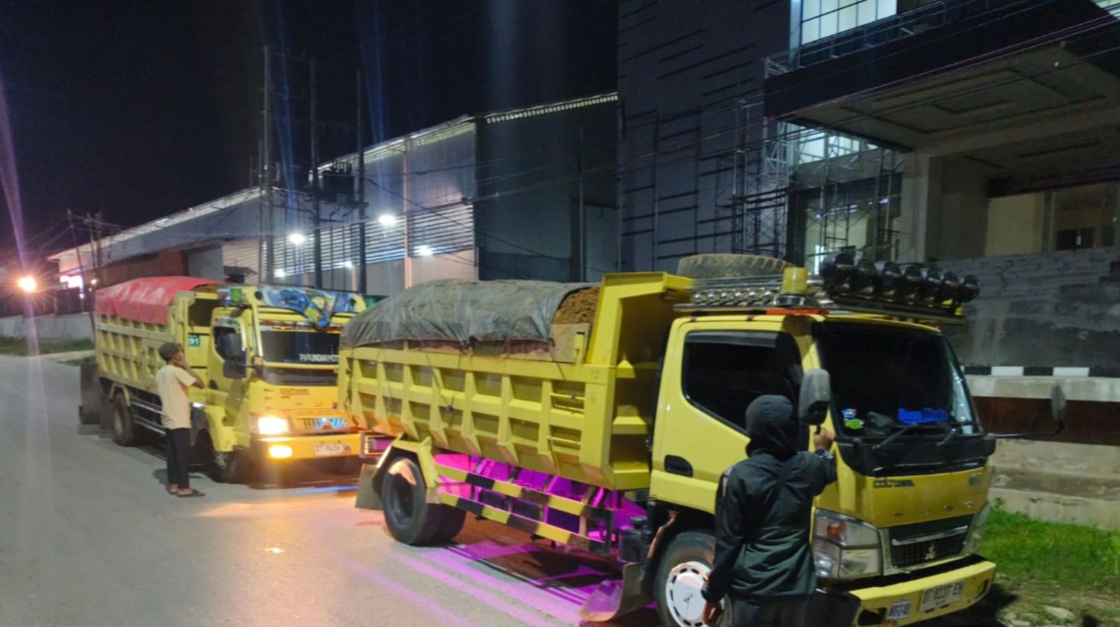 APH Sultra Bersatu Soroti Aktivitas Truk Pengangkut Nikel di Kendari APH Sultra Bersatu Soroti Aktivitas Truk Pengangkut Nikel di Kendari