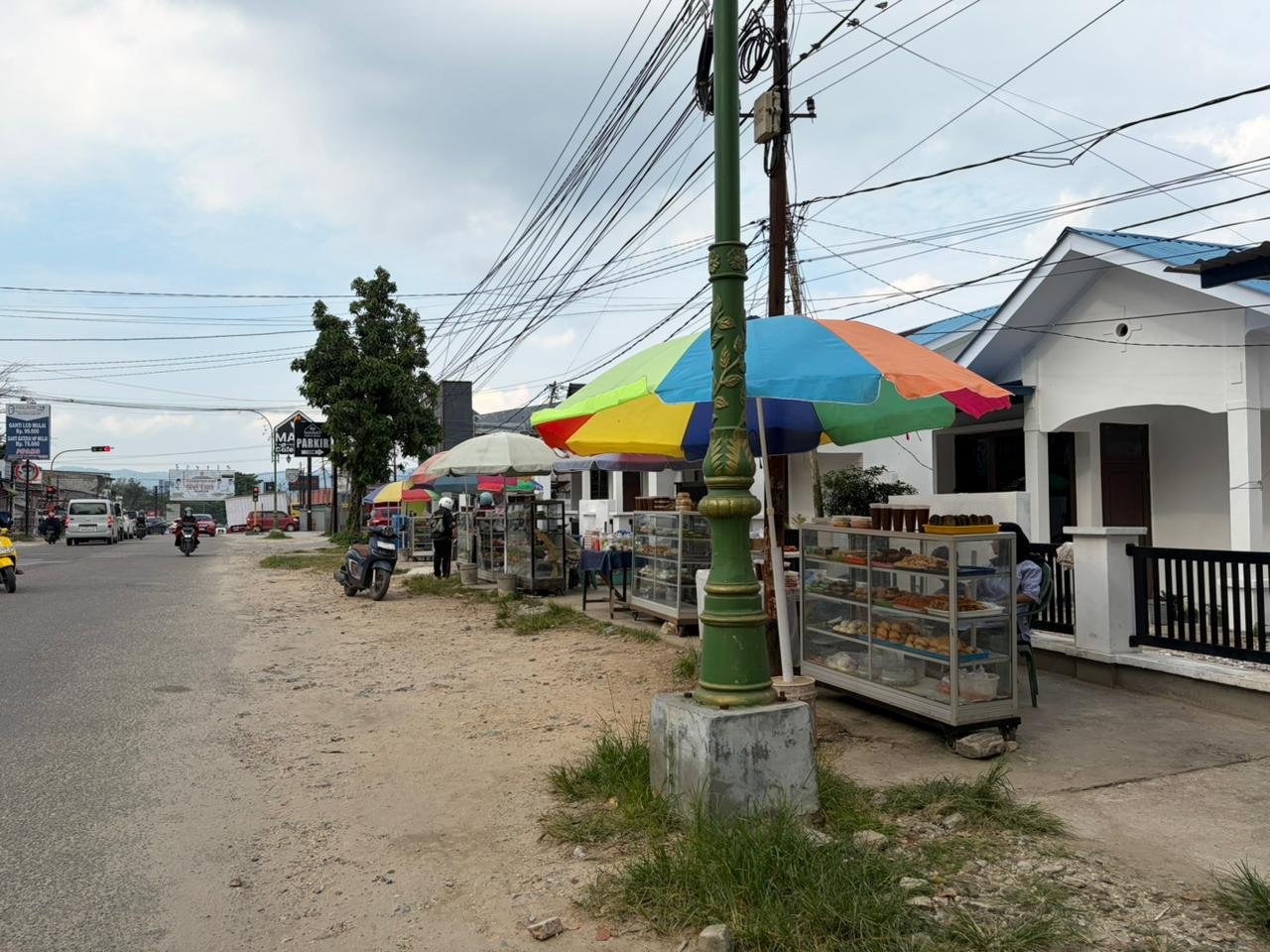 Kawasan Jalan Saosao Jadi Salah Satu Pusat Takjil yang Diminati Warga Kendari Kawasan Jalan Saosao Jadi Salah Satu Pusat Takjil yang Diminati Warga Kendari