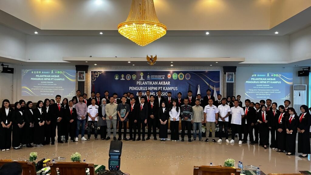 Pengurus Himpunan Pengusaha Muda Indonesia (HIPMI) Perguruan Tinggi (PT) se-Sulawesi Tenggara (Sultra), usai menjalani pelantikan di Aula Universitas Muhammadiyah (UM) Kendari.