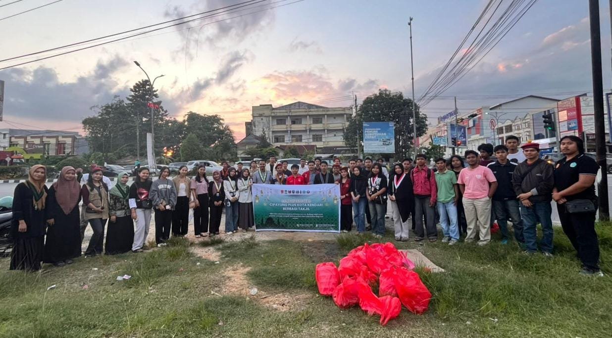 Kolaborasi Lintas Organisasi, Cipayung Plus Kendari Turun ke Jalan Berbagi Takjil Ramadan Kolaborasi Lintas Organisasi, Cipayung Plus Kendari Turun ke Jalan Berbagi Takjil Ramadan