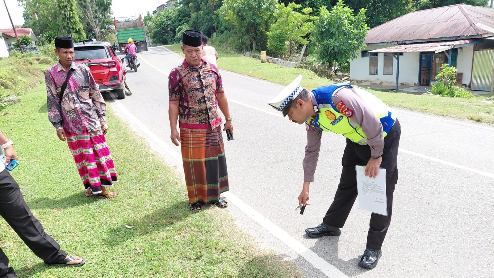 Tabrakan Mobil dan Motor di Sidodadi, Muna, Pemotor Luka-Luka Tabrakan Mobil dan Motor di Sidodadi, Muna, Pemotor Luka-Luka