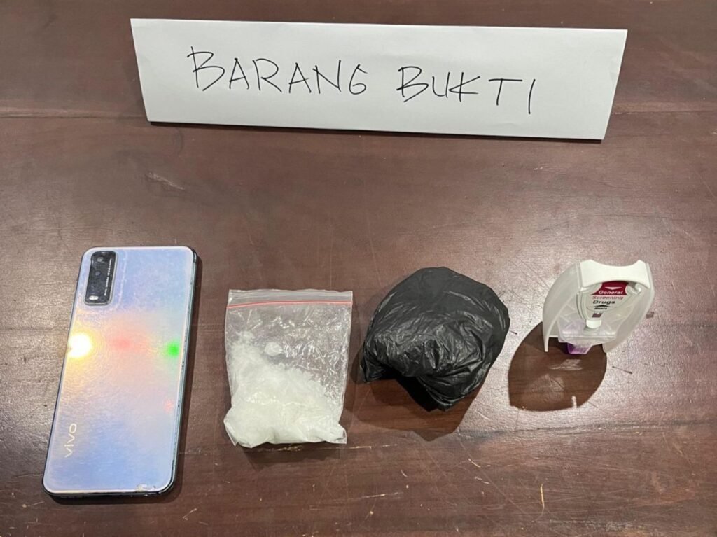 Barang bukti sabu-sabu seberat 28,83 gram yang berhasil diamankan dari FH.