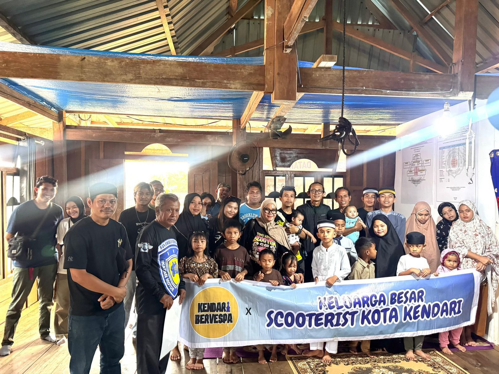 Intip Keseruan Ngabuburide Komunitas Vespa di Kendari hingga Berbagi ke Panti Asuhan Intip Keseruan Ngabuburide Komunitas Vespa di Kendari hingga Berbagi ke Panti Asuhan