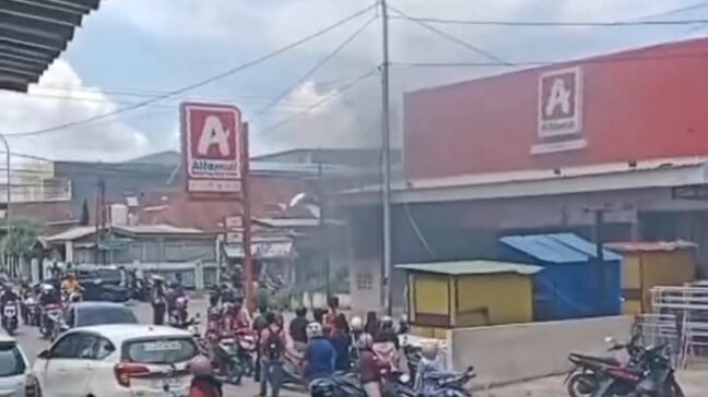Ruang Mesin Minimarket di Baubau Terbakar, Kerugian Diperkirakan Rp20 Juta