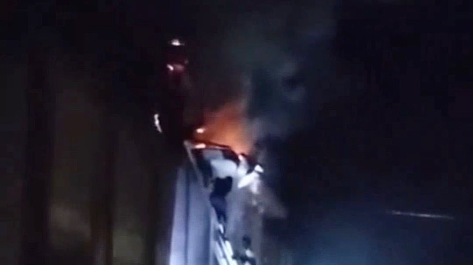 Masjid Jami Alfatah Bombana Terbakar, Diduga Akibat Korsleting di Bagian Atap Bangunan Masjid Jami Alfatah Bombana Terbakar, Diduga Akibat Korsleting di Bagian Atap Bangunan