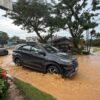 Banjir Lumpur Rendam Jalan Brigjen M. Yoenoes Kendari, Lalu Lintas Sempat Macet