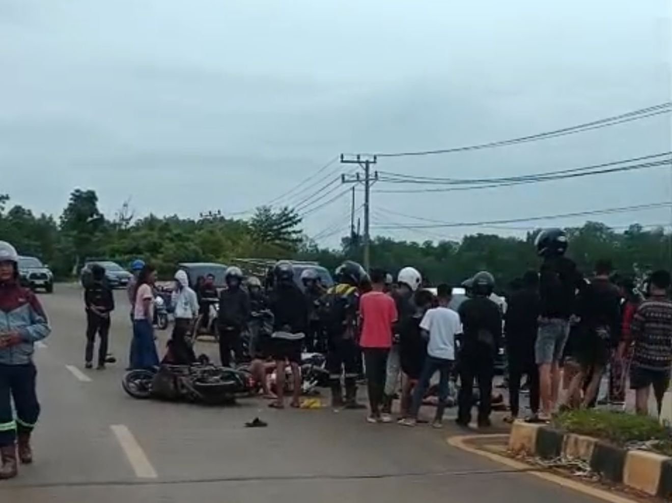 Pengendara Diduga Lawan Arus, Kecelakaan Motor di Kolaka Tewaskan 1 Orang Pengendara Diduga Lawan Arus, Kecelakaan Motor di Kolaka Tewaskan 1 Orang