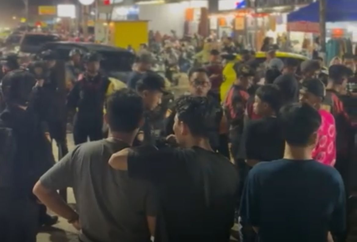 4 Jukir Kendari Dianiaya Sekelompok Orang, Pelaku Diduga Tersinggung Ditegur Parkir Sembarangan 4 Jukir Kendari Dianiaya Sekelompok Orang, Pelaku Diduga Tersinggung Ditegur Parkir Sembarangan