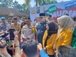 Polda Sultra Berangkatkan 135 Pemudik, Sediakan Takjil dan Pengawalan