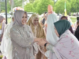 Salat Idulfitri di Lapangan Kancil Anduonohu, Wali Kota Kendari Sampaikan Pesan Persatuan
