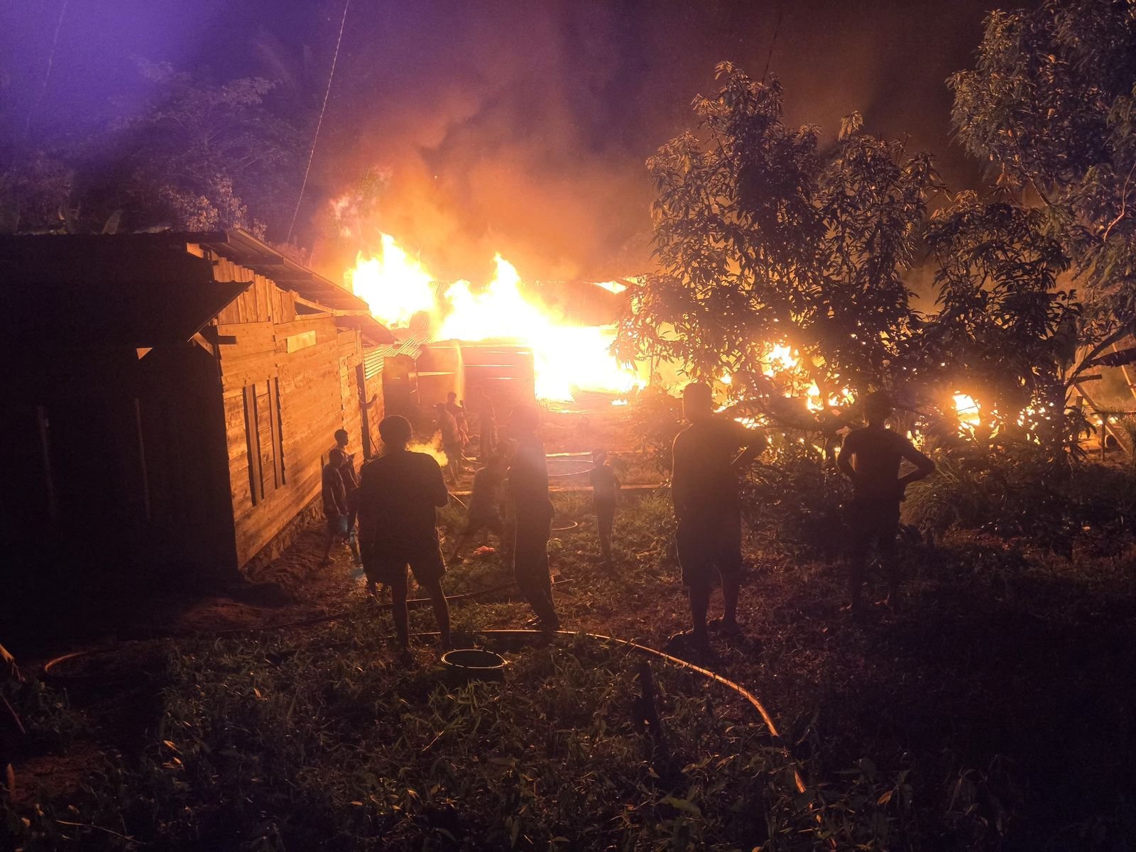 2 Rumah di Koltim Terbakar Diduga Akibat Korsleting Listrik, Kerugian Capai Rp100 Juta 2 Rumah di Koltim Terbakar Diduga Akibat Korsleting Listrik, Kerugian Capai Rp100 Juta